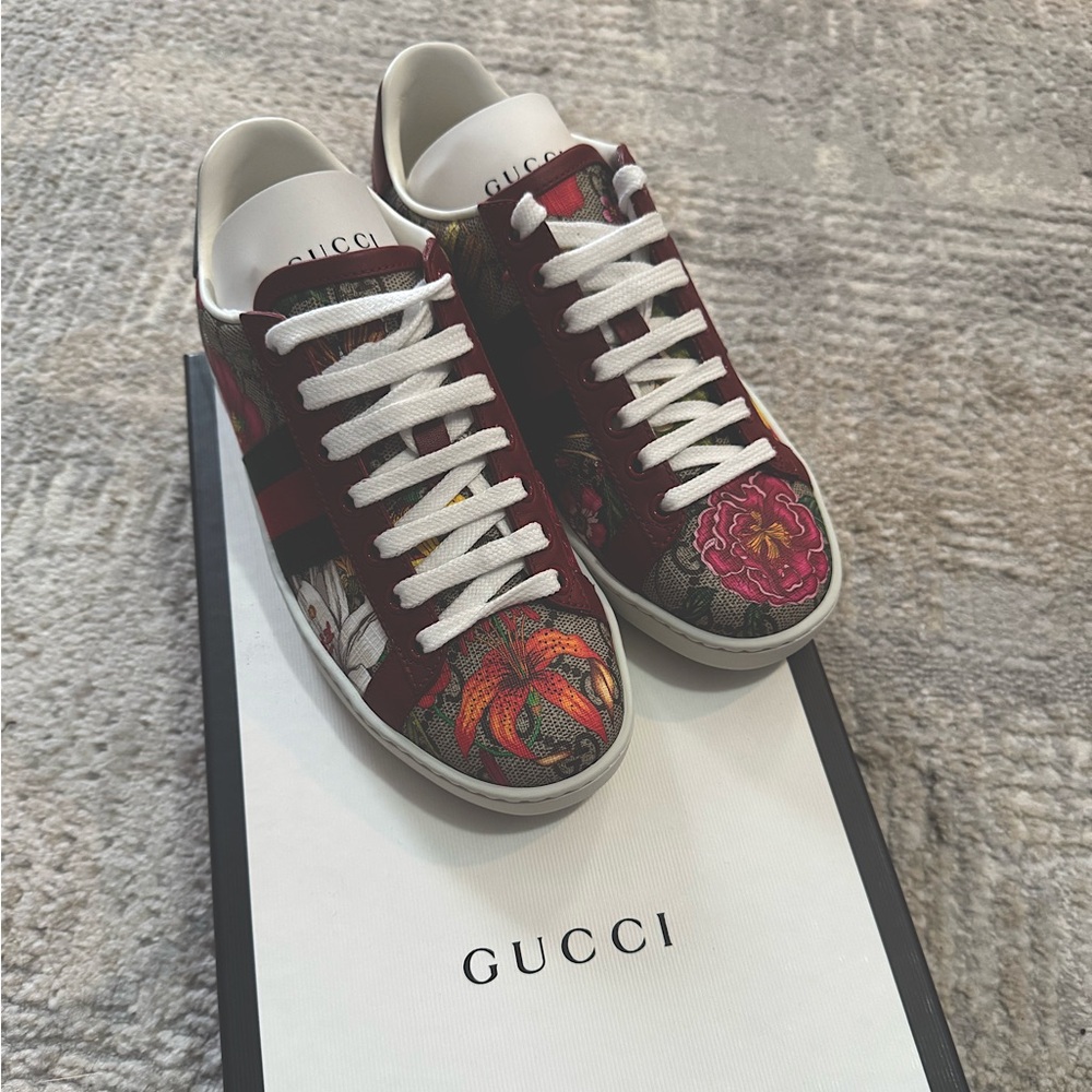 Gucci Red Sneakers Luxury Sporty Design
